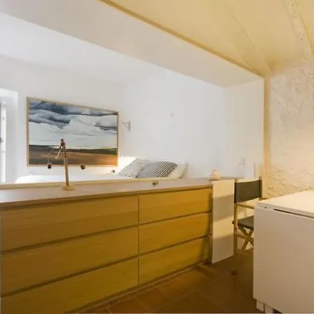 Cosy Santos, Calm Street, Embassies Area *